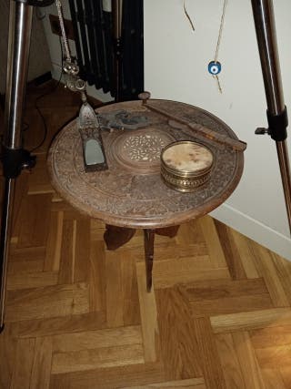 mesa auxiliar de madera y nacar