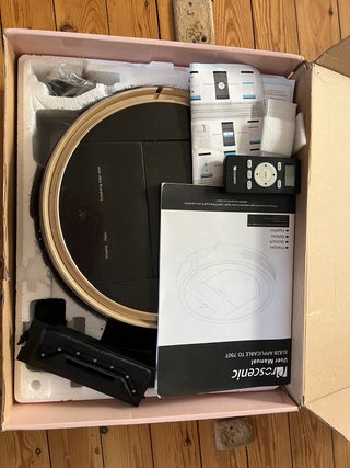 Ruscenic vacuum robot