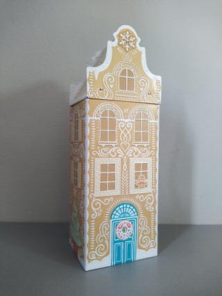 Gingerbread musical house tin