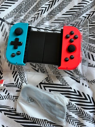 Wireless controller for phone