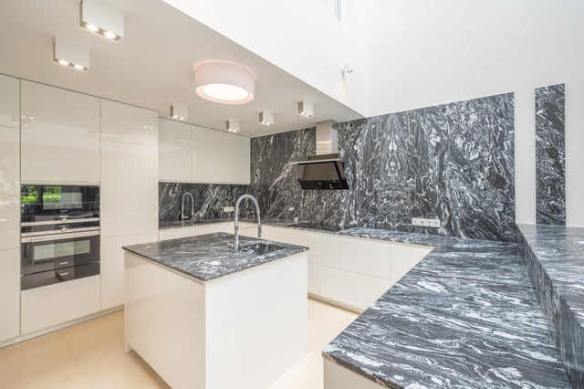 Fully renovated duplex apartment in Puerto Banús w