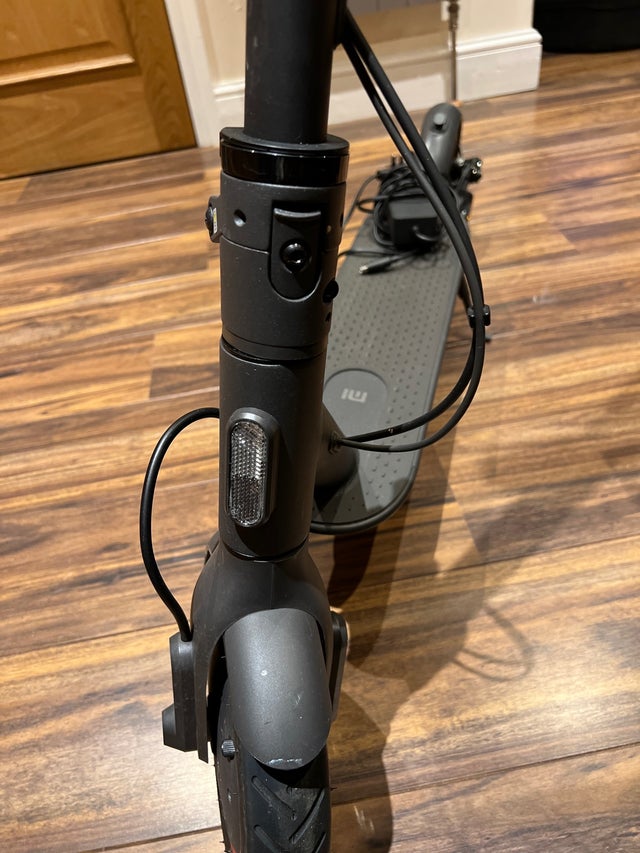 Electric scooter with cruise control