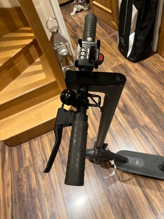 Electric scooter with cruise control