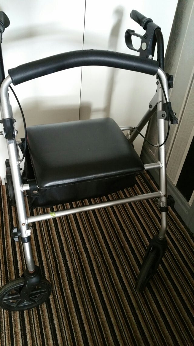 "Z-Tec 4 Wheeled Mobility Walker &amp; Seat"