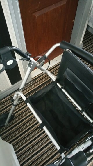 "Z-Tec 4 Wheeled Mobility Walker &amp; Seat"