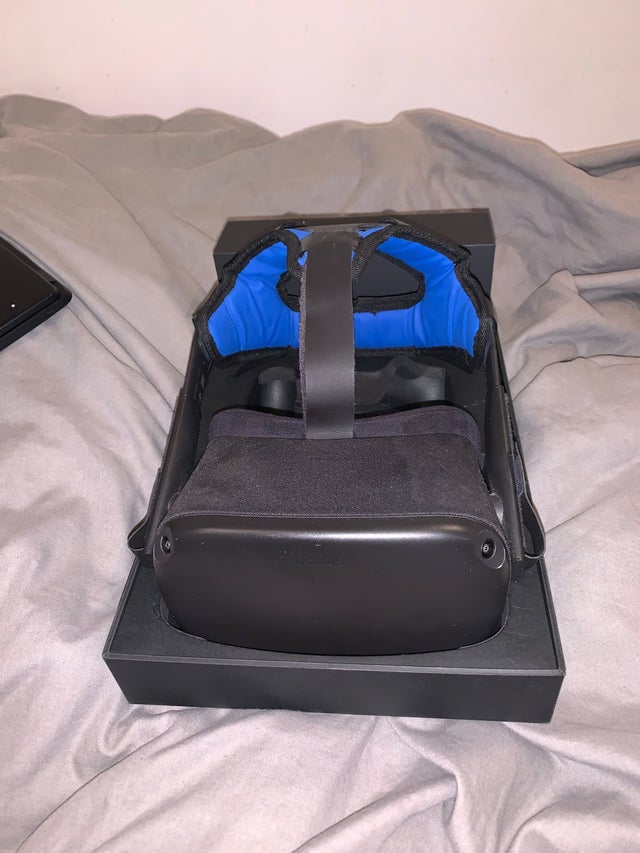 Oculus Quest VR headset 64GB