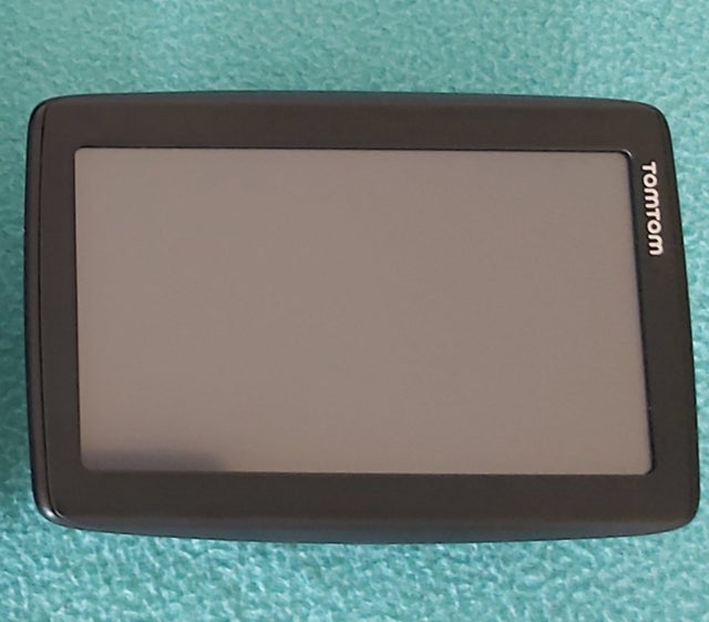 GPS TOMTOM Z1230, with protective cover and cable