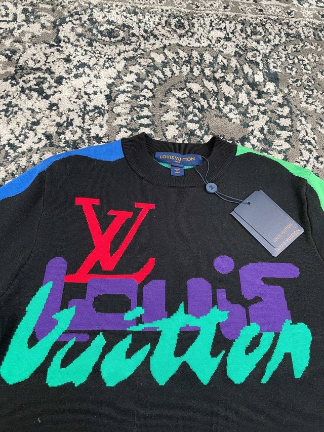 Louis vuittons sweater M New.