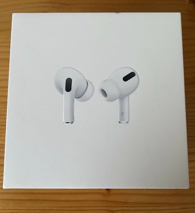 Apple AirPods Pro With Wireless Charging Case