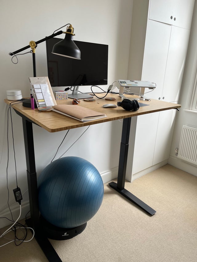 Standing desk
