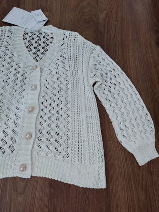 Buttoned cream knitted cardigan